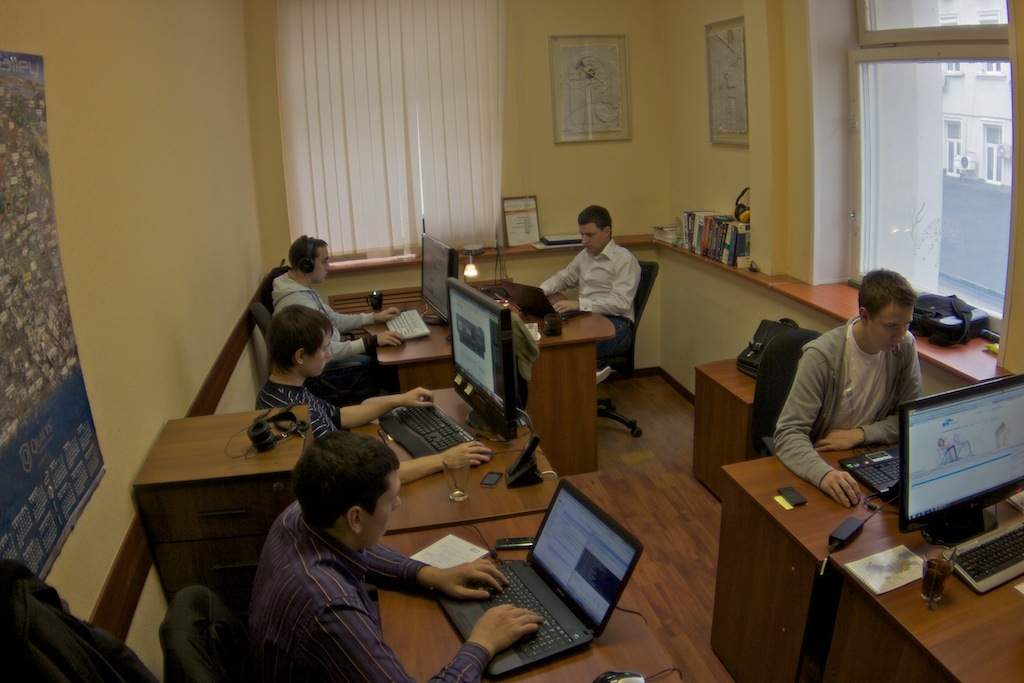 Помещение офиса со старой отделкой