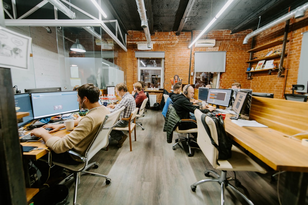 Опенспейс команды разработки